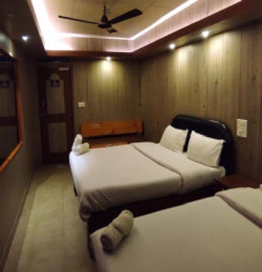 Baba Tourist Lodge Шиллонг Экстерьер фото