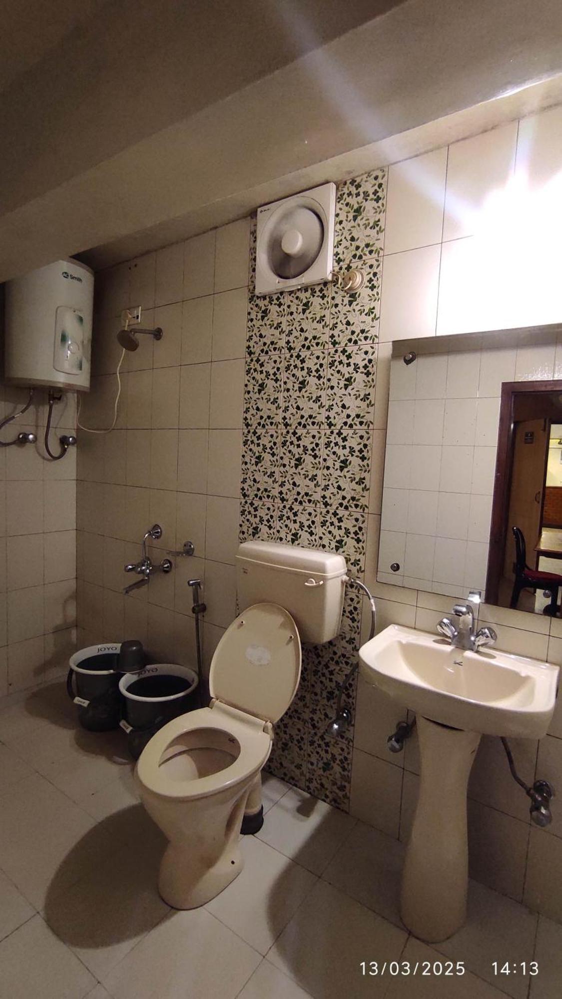 Baba Tourist Lodge Шиллонг Экстерьер фото