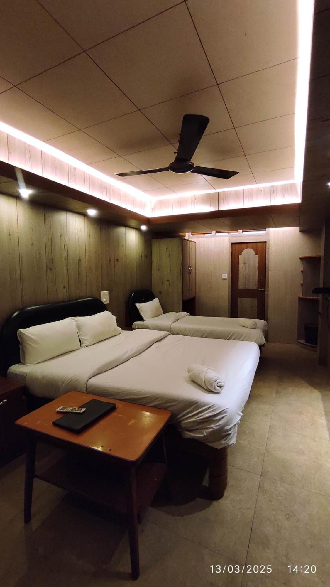 Baba Tourist Lodge Шиллонг Экстерьер фото