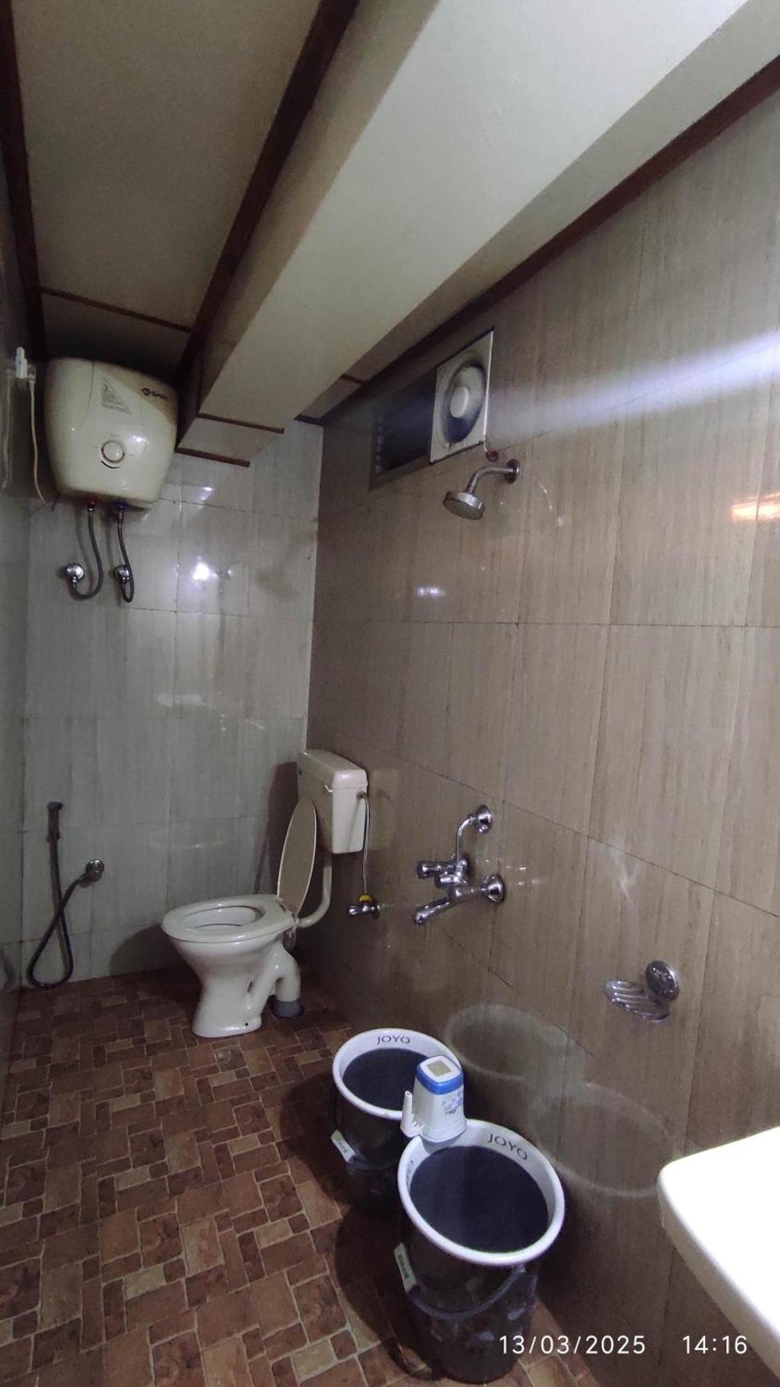 Baba Tourist Lodge Шиллонг Экстерьер фото