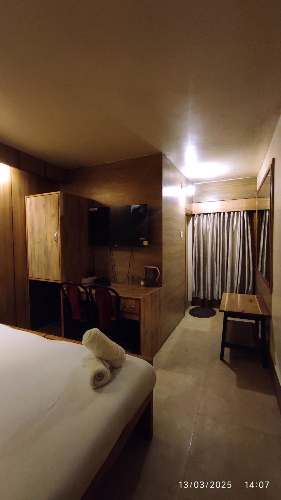 Baba Tourist Lodge Шиллонг Экстерьер фото