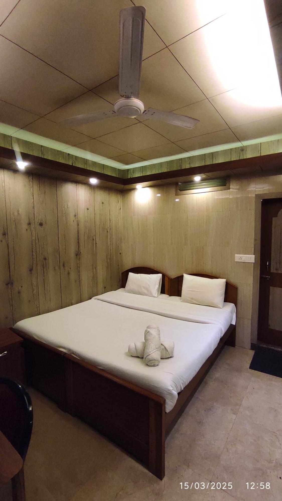 Baba Tourist Lodge Шиллонг Экстерьер фото