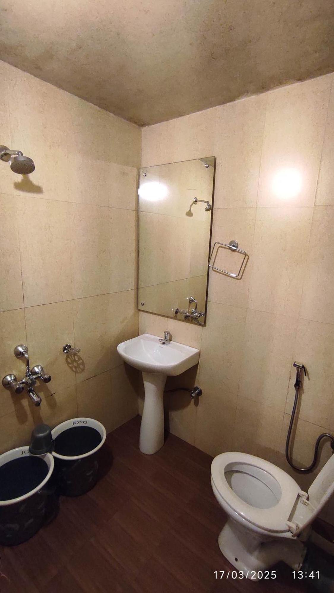 Baba Tourist Lodge Шиллонг Экстерьер фото