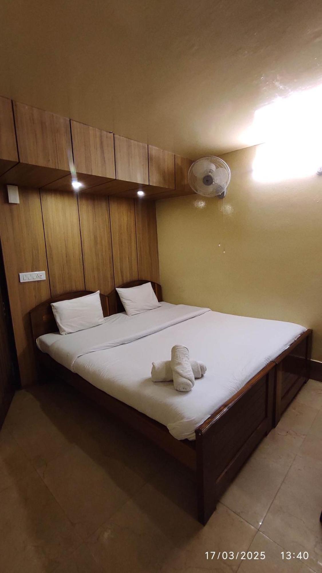 Baba Tourist Lodge Шиллонг Экстерьер фото