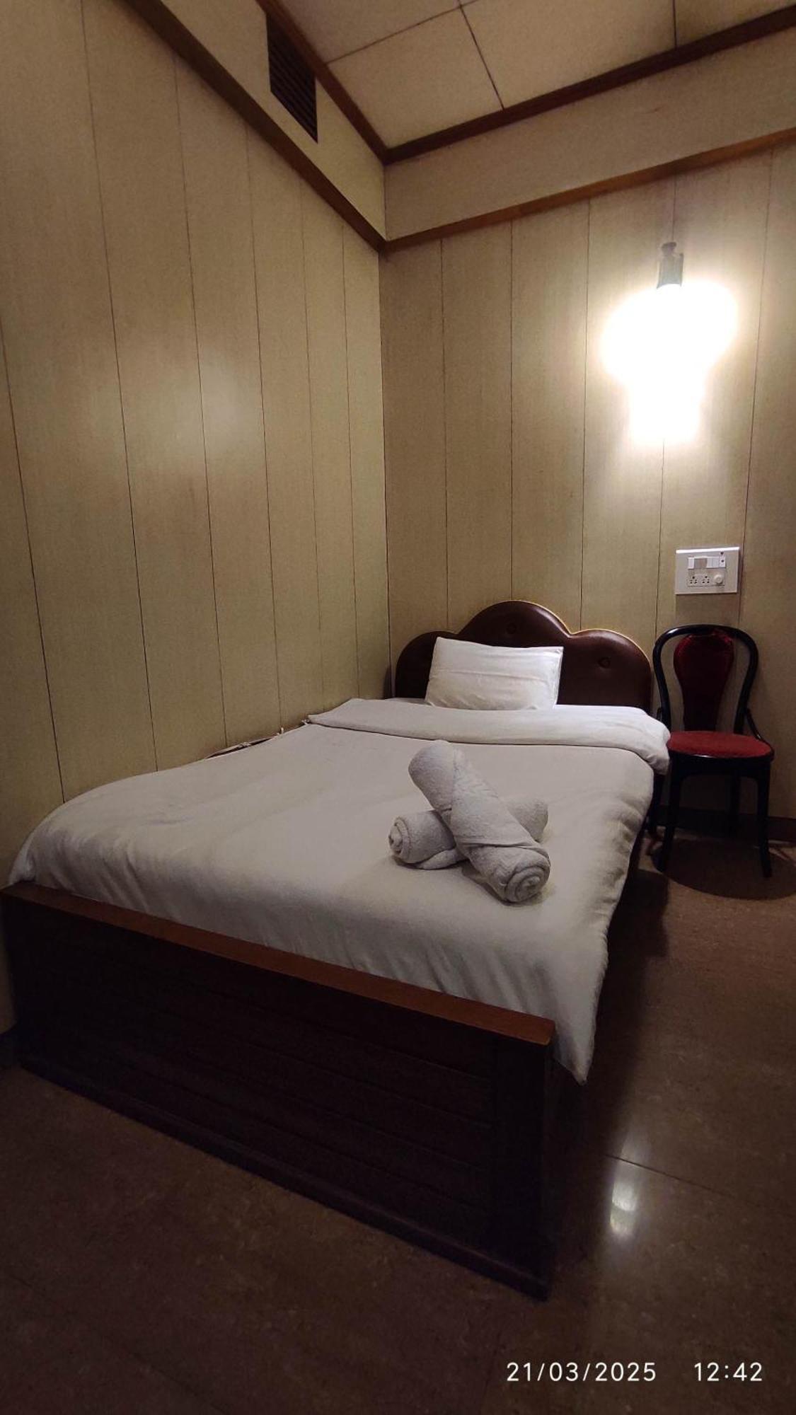 Baba Tourist Lodge Шиллонг Экстерьер фото